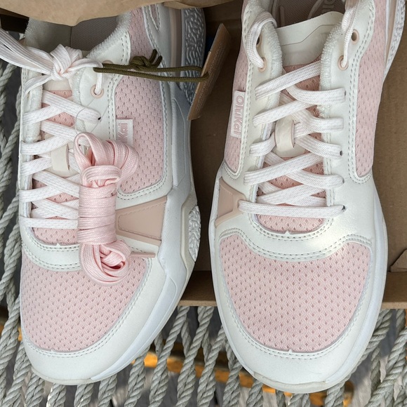 NWT Light Pink Sneakers with Textured Upper and Grippy Sole - Picture 3 of 7